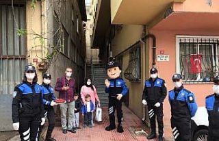 Polisleri seven küçük çocuğa polislerden sürpriz...