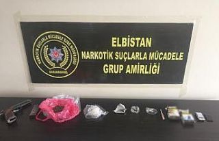 Polisten sokak satıcılarına operasyon: 2 şüpheli...