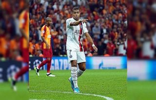 PSG’den, Mbappe’ye yeni sözleşme