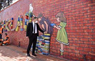 Pursaklar’da okul duvarlarına renkli dokunuş