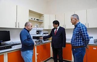 Rektör Alma, Gıda ve Mikrobiyoloji Laboratuvarlarına...