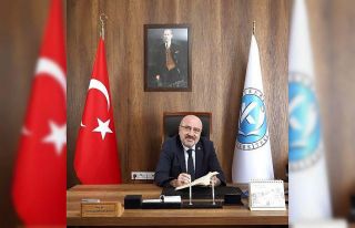 Rektör Karamustafa’dan ’19 Mayıs Atatürk’ü...