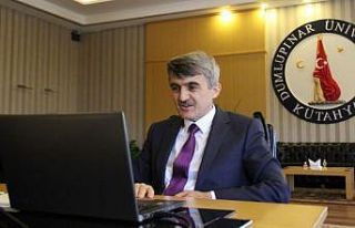 Rektör Uysal, video konferans yöntemiyle öğrencilerle...
