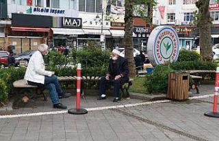 Rizeli 65 yaş ve üstü yaşlılar sokağa çıkmanın...
