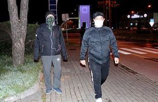 Saatin geç olmasına aldırmadan oraya hücum ettiler