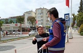 Safranbolu’da vatandaşlara maske dağıtıldı