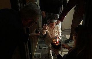 Sağlık çalışanı annenin doğum günü sürprizi