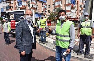 Salihli’de sosyal mesafeli, hediye çekli kutlama