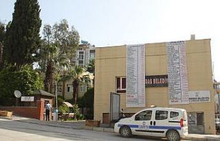 Samandağ’da gelir-gider tablosu belediye binasına...