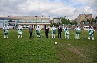 Şampiyon kadronun formalarıyla sokağa çıkıp...