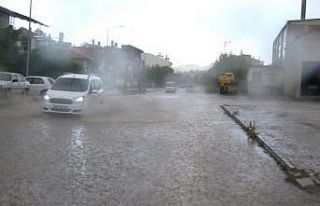 Sandıklı’da yağan sağanak yağmur hayatı olumsuz...