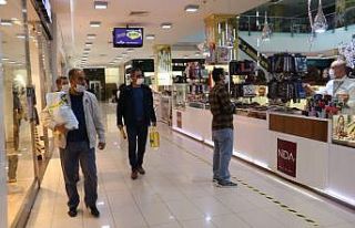Şanlıurfa’da AVM’ler kapılarını açtı