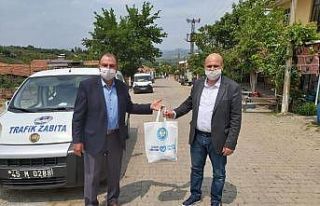 Saruhanlı’da maskeler muhtarlara teslim edildi