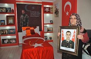 Şehit teğmenin anısı Türk bayrakları ile süslenen...