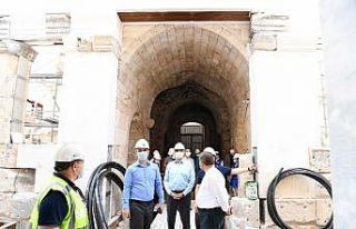 Şehzade Korkut Camiinde işlemeler kılı kırk yararak...