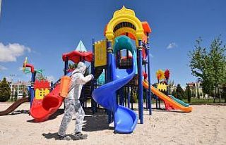 Selçuklu’da çocuk parkları yeniden dezenfekte...