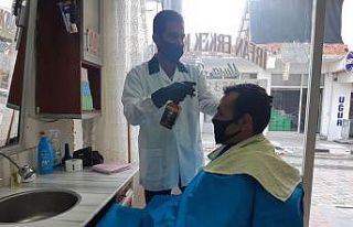 Selendili berber ve kuaförler iş başı yaptı