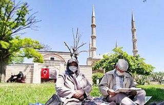 Selimiye Camii Meydanında dua ettiler, özgürlüğün...