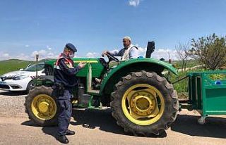 Siirt’te jandarma ekipleri, sürücü ve yayaları...