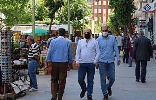 Siirt’te tedbirler kapsamında vatandaşlara maske...