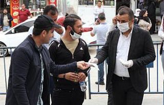 Silopi’de vatandaşlara ücretsiz maske dağıtıldı