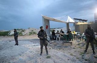 Sınır ötesindeki asker ve polislere iftar ikramı