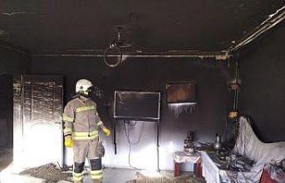 Soba bacasından çıkan yangında 1 kişi dumandan...