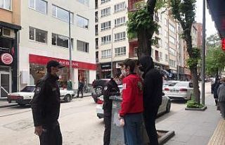 Sokağa çıkan 20 yaş altı gençlere para cezası