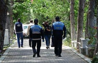 Sokağa çıkma kısıtlaması öncesi vatandaşlar...