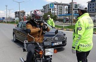 Sokağa çıkma kısıtlamasına uymayan vatandaştan...