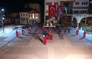 Sokağa çıkma kısıtlamasında mehterandan moral...