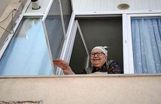 Sokağa çıkmayan Fatma nine: “Korona ne zaman...