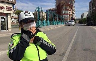 Sokaklar boş kalsa da onlar görevlerinin başında