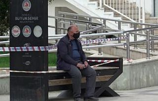 Sokakta vatandaşlar sosyal mesafeyi hiçe saydılar