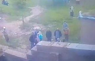 Sosyal mesafeyi gözetmeden silahla ev basanlara 22...