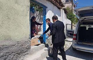 Sungurlu Belediyesi yardım kolilerini dağıtımını...