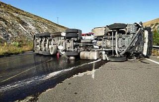 Tanker kazalarında sürücüler yaralandı