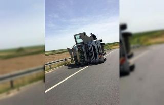 Tekirdağ’da tır devrildi: 2 yaralı