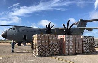 Tıbbi yardım malzemelerini taşıyan uçak Somali’de