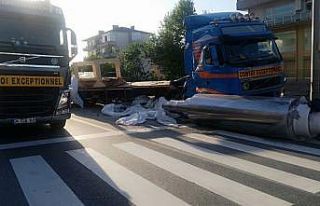 Tırdan düşen demir silindir D130 Karayolu’nu...