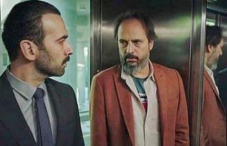 Tiyatro ve dizi oyuncuları ışıkların açılmasını...