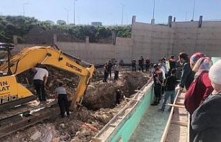 Toprak altında kalan işçi kurtarıldı