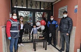 Torununun doğum gününü öğle bir kutladı ki