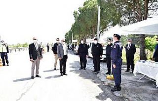 Trafik denetimlerine Vali Deniz de eşlik etti