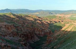 Turizmin yeni gözdesi Kırmızı Periler diyarı...