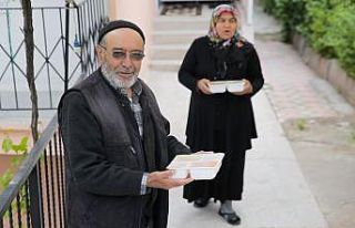 Türkiye Diyanet Vakfı’ndan 13 bin kişiye iftar...