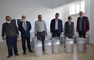 Üreticilere 74 adet alüminyum güğüm dağıtıldı