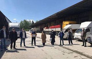 Üretilen maskeler vatandaşlara dağıtılıyor