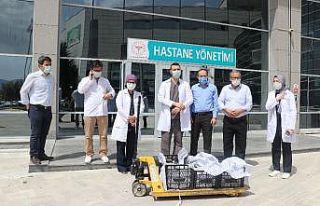Ürettiği 200 alabalığı sağlık çalışanlarına...