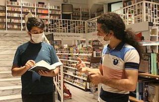 Uşak’ta korona virüs günlerinde kitapçılardaki...